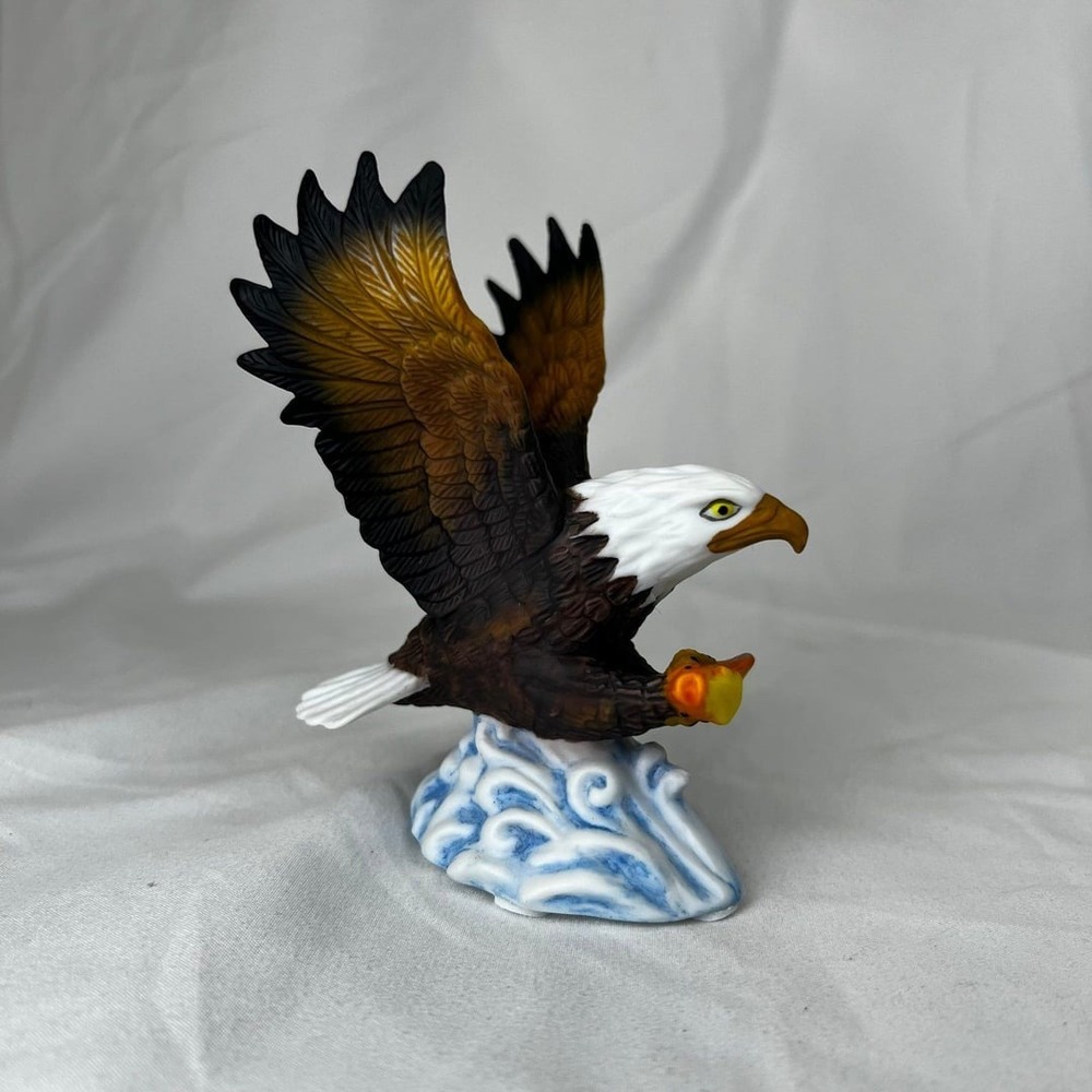 Unbranded Bald Eagle Figurine Small 4" Brown White Excellent Fishing Wave Base